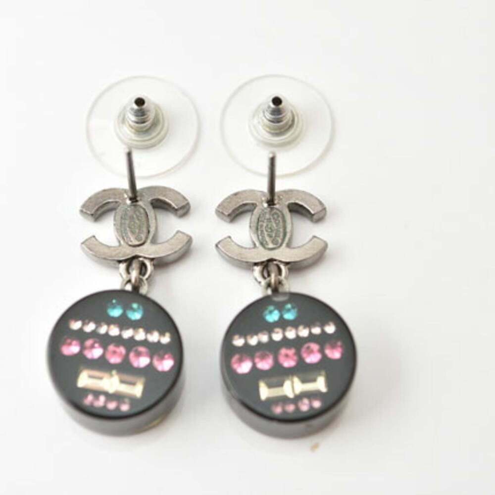 CHANEL Authentic Black Logo Earrings - Picture 5 of 6